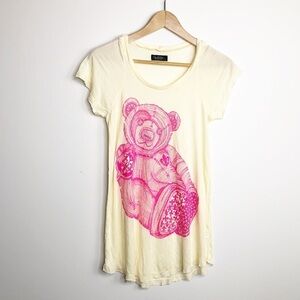 𝅺Lauren Moshi cream graphic T-shirt with pink graphic bear on front